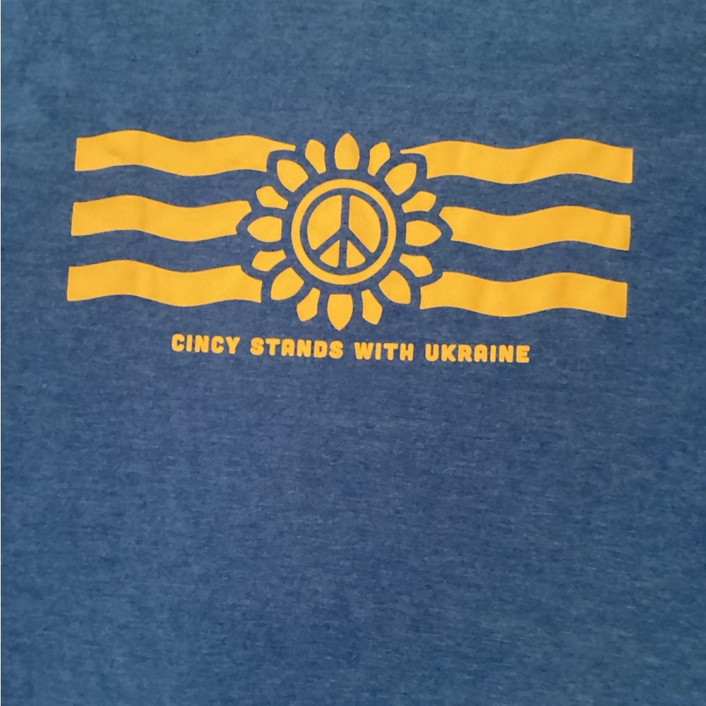 NWOT Cincy Stands With Ukraine T-shirt Size L